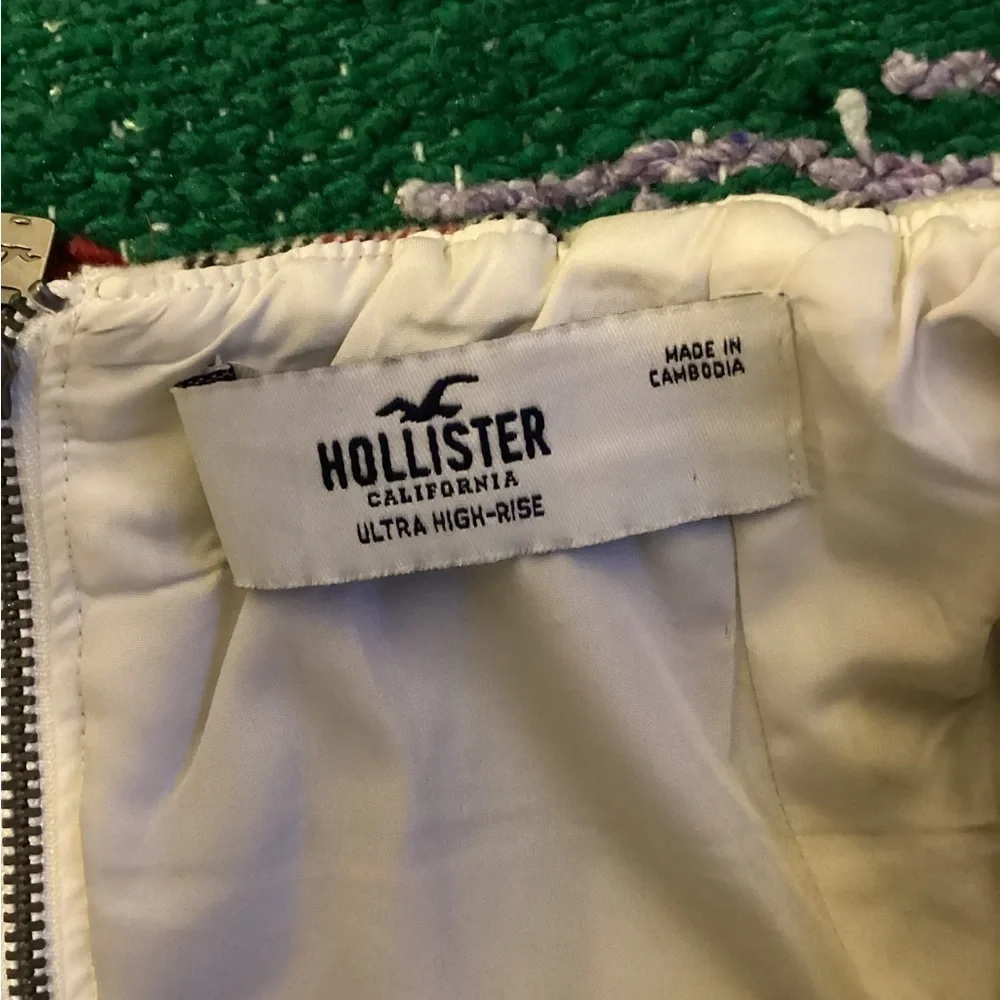 Hollister Ultra High-Rise Skirt -SZ L Waist 15” Length 16”